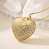Collar Colgante Corazón Hueco Cortado con Zirconia Chapado en Cobre Oro de 18 Quilates Transfronterizo Europeo y Americano para Mujer, Collar Versátil de Nicho de Gama Alta