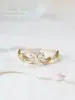 "Corola Pálida" Anillo de Brote en forma de V de Circonita Estilo Japonés Mismo Estilo Simple Combinable Anillo Apilable Anillo de Lujo Ligero