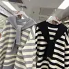 [con Chal] Sudadera Fina de Manga Larga y Cuello Redondo Talla Extra Grande 150 kg para Mujer, Primavera y Otoño, Corte Holgado, Top Rayado que Reduce la Edad para Mujeres de Tallas Grandes