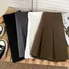 Nova Saia Plissada Slimming de Cintura Alta Estilo Coreano Estilo College Anti-Exposição Curta Linha A para Mulheres Primavera 2025