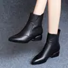 Botas de tornozelo em couro macio para mulheres, com sola reta, salto grosso e design de altura média.. Nova coleção outono/inverno 2026, com forro de couro e algodão para aquecimento extra, e um design isolado com forro de fleece, semelhante ao estilo de uma bota Martin