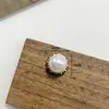 Accesorios Sencillos de Encaje Retro Mini Perla Aleación Temperamento Pasador Funda de Teléfono Botón Pequeños Accesorios Estilo Chanel Material