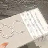 Pulseira geométrica floral oca em formato de diamante de zircônia, um acessório luxuoso e de alta qualidade, uma joia única e estilosa que complementa qualquer look, projetada para mulheres.