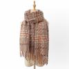 Bufanda de Cuadros Clásicos con Borlas Transfronteriza Estilo Coreano Moda Otoño e Invierno para Mujer Bufanda Cálida Versátil para el Cuello Venta al por Mayor desde la Fábrica de Tonglu
