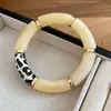 Pulseira Redonda de Acrílico com Estampa de Leopardo Retrô Europeia e Americana, Pulseira de Personalidade da Moda de Nicho, Joia com Sensação de Luxo Leve e de Alta Qualidade