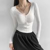 2023 outono e inverno Nova europeia e americana hot girl plissada camisa de manga comprida camiseta feminina sexy deep V-neck apertado emagrecendo camiseta interna