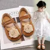 Sapatos Pequenos de Couro com Flor de Renda Francesa e Veludo para Meninas 2026 Nova Chegada de Outono Sapatos Mary Jane Simples com Solado Macio Antiderrapante Tendência