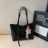 Bolsa de Ombro de Grande Capacidade Bolsa Tote Vintage Bolsa de Mão Feminina 2025 Novo Verão Texturizada Simples Casual para o Dia a Dia