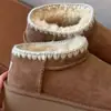 Primeiro Encontro Botas de Neve Curtas com Solado Grosso Sazonais para Mulheres 2026 Novas Botas de Algodão Quentes Espessadas com Forro de Lã para Neve do Nordeste