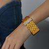 Pulsera de acero de titanio chapada en oro estilo palaciego retro europeo y americano, pulsera con diseño de panal de abeja de personalidad, joyería de moda, pulsera con incrustaciones de diamantes