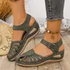 Sandalias de cuña de punta cerrada para talla grande en stock, moda europea y americana de verano, versátiles sandalias huecas de velcro para mujer 2026