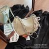 Bolsas Pequenas Tendência Deste Ano para Mulheres 2026 Nova Moda Bolsas Quadradas Pequenas Populares com Pérolas e Alças Transversais