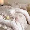 Conjunto de cama de quatro peças de veludo de leite, grau A, seguro para bebês, antiestático e espesso, com design estilo princesa, bordado quente e uma capa de edredom adequada para o inverno