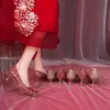 Sapatos de noiva franceses elegantes e sofisticados de bico fino, novo estilo primavera/verão 2026, saltos agulha, saltos altos femininos para noivas