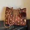 Bolsa de camurça para mulheres, nova coleção de outono 2026, design de bolinhas, estilo retrô, adequada para o dia a dia, grande capacidade, bolsa de ombro
