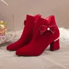 Sapatos de casamento forrados com fleece para o inverno para mulheres, novos sapatos de noiva, adequados tanto para o tradicional Xiuhe quanto para vestidos de noiva, confortáveis de usar, adequados para brindar aos convidados, sapatos sociais formais