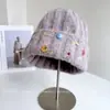 Chapéu de Tricô com Fio de Cor Mista Estilo Creme para Mulheres Outono e Inverno Chapéu Quente de Lã Chapéu Pulôver Fofo Doce Quebrado com Punho Decorativo