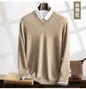 Suéter de cachemira con cuello en V para hombre para otoño e invierno, casual y versátil, adecuado para personas jóvenes y de mediana edad, camiseta básica de manga larga para ropa de negocios, color liso