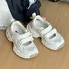 Zapatos deportivos infantiles de punta cerrada, nuevo modelo de verano 2026, zapatos para niños de suela blanda, sandalias antideslizantes para niñas, malla transpirable para niños mayores