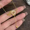 Collar de serpiente dorada con método antiguo, otoño e invierno, calcedonia blanca, hebilla segura, colgante de jade, cadena de clavícula para mujer, año 2025 de la serpiente