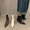 Botas de tornozelo de salto alto fino para primavera e outono, botinhas de bico fino para mulheres, novo modelo 2023, botas brancas justas estilo coreano cor nude