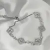 Nuevo Pulsera de Trébol de Cuatro Hojas Incrustada con Diamantes Estilo Chino para Mujer Diseño de Nicho Alto Valor Combinación Perfecta Pulsera para Mejor Amiga Regalo de San Valentín