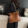 Bolso de Cadena Acolchado de Gama Alta para Mujer 2026 Nuevo Bolso Cubo de Moda Versátil para el Trabajo, Hombro y Cruzado