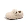 Zapatos peludos casuales para niñas 2025 Invierno Nuevos Zapatos de algodón estilo coreano para niños, lindos, con forro polar, estilo princesa