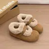 Pantuflas de algodón con forro polar para mujer, temporada de invierno 2026, de suela gruesa, cálidas, para interior, antideslizantes, peludas, con detalles de hebilla de cuero y metal