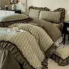Juego de ropa de cama de cuatro piezas estilo princesa retro francés de algodón lavado y lino para otoño e invierno con nueva funda de edredón de encaje y sábana bajera