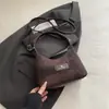 Moda de Primavera 2026 Bolso de Mano Tipo Dumpling de Nicho Bolso de Hombro Casual con Personalidad Bolso de Mujer Minimalista con Textura de Moda