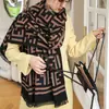 Bufanda con estampado bonito, cálida y de invierno, de cachemira con diseño de gato, para mujer, de doble uso.