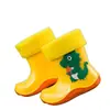 Botas de chuva infantis dinossauro de desenho animado botas de chuva para bebê impermeáveis calçados externos para meninos e meninas de 2 a 7 anos sapatos aquáticos fofos galochas curtas