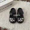 Zapatos tipo ballet perforados para mujer, nuevo modelo de verano 2026, con moño en forma de corazón, antideslizantes, puntera cerrada, sandalias de exterior Mary Jane