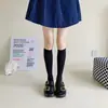 En nombre de calcetines de becerro de terciopelo fino negro y blanco de verano, calcetines hasta la rodilla estilo JK para piernas delgadas, estilo universitario para estudiantes, calcetines largos al por mayor