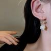 Serie Camellia Hermosos y elegantes aretes de flores de perla con lazo, aretes de flores de camelia, aretes para niñas y novias
