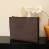 Sacola de compras ecológica de tecido não tecido estendida, cor sólida, moderna, para lojas de roupas, sacola de compras de roupas masculinas e femininas com logotipo personalizado
