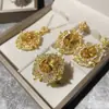 Versa Court Zirconio Amarillo Ganso Juego de Pendientes Anillo Ace Caibao Chapado en Oro Microincrustado Colgante Elegante Vintage
