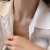 Collar de cadena de clavícula de estilo ins para mujer, serie de perlas de lujo con diseño de nicho que no se decolora y combina con todo para otoño e invierno.