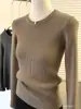 Blusa de Tricô Quente de Cor Escura com Gola Redonda para Mulheres Outono e Inverno Nova Moda Versátil Lã Slim Manga Longa Base