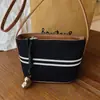 Bolso de Hombro de Gran Capacidad Transfronterizo de Moda Versátil Exquisito Nuevo Verano 2026 para Mujer Estilo Commuter Bolso Cruzado tipo Cubo