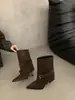 Primeiro Encontro Ji Botas de Cano Curto de Camurça Retro Bico Fino com Fivela Salto Alto Femininas 2026 Nova Coleção Outono/Inverno Salto Fino Botas de Cano Longo