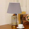 Lámpara de Mesa Retro Estilo Europeo Lámpara de Mesita de Noche para Dormitorio Luz Nocturna Creativa Simple Nórdica ins