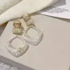 Pendientes Colgantes Geométricos Calados de Resina de Color Contrastante Estilo Nostálgico de Hong Kong Pendientes de Mármol Texturizado de Nicho Personalizados Pendientes Pendientes