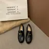 Mocasines de mujer marrones 2026, modelo nuevo de otoño elegante y moderno, muy bonitos y cómodos, zapatos pequeños de piel para ir al trabajo