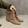 Moda Americana Primavera y Otoño Botas de Punta Cuadrada con Hebilla Botas para Mujer Moda Chica Popular Versátiles para Viajar Retro 2026 Piernas de Pantalón