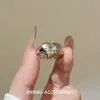 Anillo de diamante con forma de corazón retro de nicho estilo coreano, diseño simple y exquisito, sensación de alta gama, anillo apilable de lujo ligero y delicado