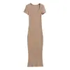Chica sexy picante muestra figura vestido largo de un solo paso para mujer verano nuevo elástico ajustado cuello trapezoidal manga corta vestido de cadera