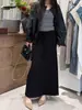 Meia-saia esportiva preta com cordão, modeladora, casual, novo estilo de outono, cintura alta, reta, elástica, com fenda e drapeada para mulheres