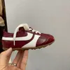 Outono/Inverno 2026 Novo Estilo Coreano Sapatos de Treino Casuais Color Block Infantis Elegantes Sapatos de Treino Alemães Tendência para Crianças Retro Simples Confortáveis Sapatos de Corrida